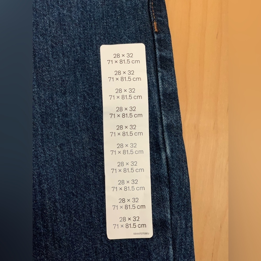Uniqlo Regular Fit Straight High Rise Jeans in Blue. Size-28X32. Quiet Luxury - Picture 4 of 6